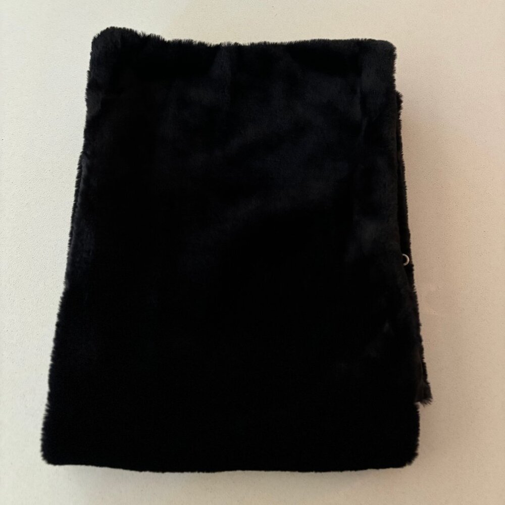 (SOLD) Faux Fur (5 feet long!)